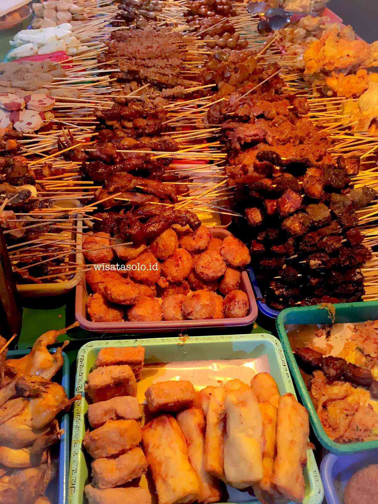 Wedangan Solo Jajanan Malam Khas Kota Batik